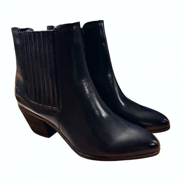 NWT Frye Sandra Chelsea Black Leather Block Heel Western Ankle Boot Size 8 - Picture 3 of 5